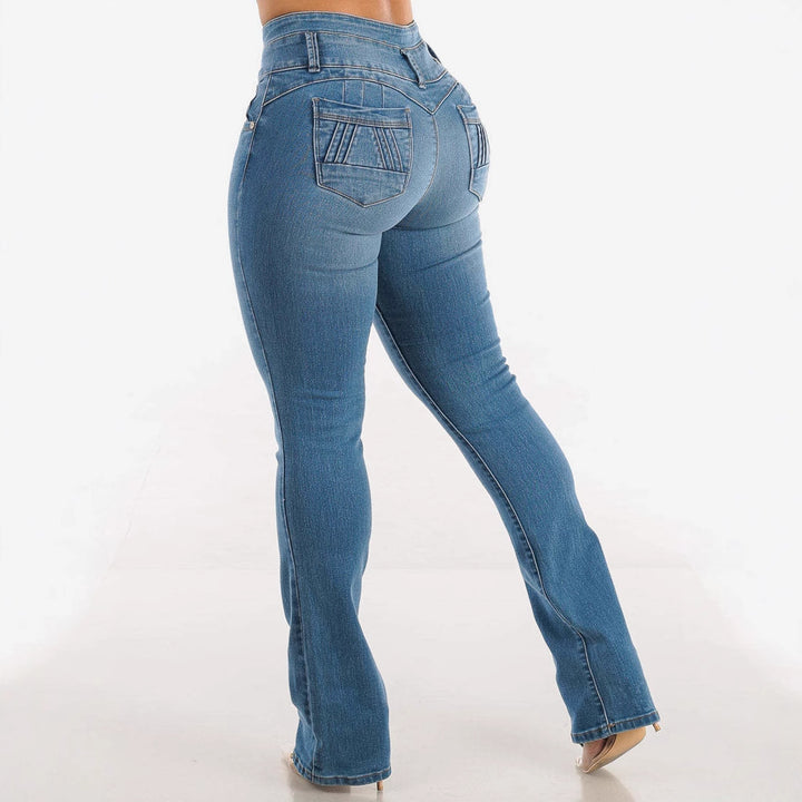 Damer High-Waist Bootcut Jeans med dekorative knapdetaljer og tætsiddende snit Stilla