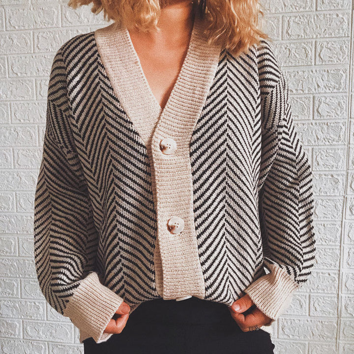 Kvinders cardigan med zigzag mønster og knaplukning Stilla