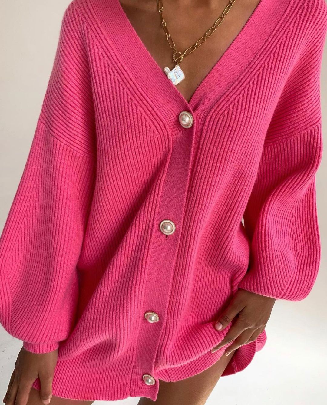 Kvindernes strikkede cardigan med oversized pasform og dekorative knapper Stilla