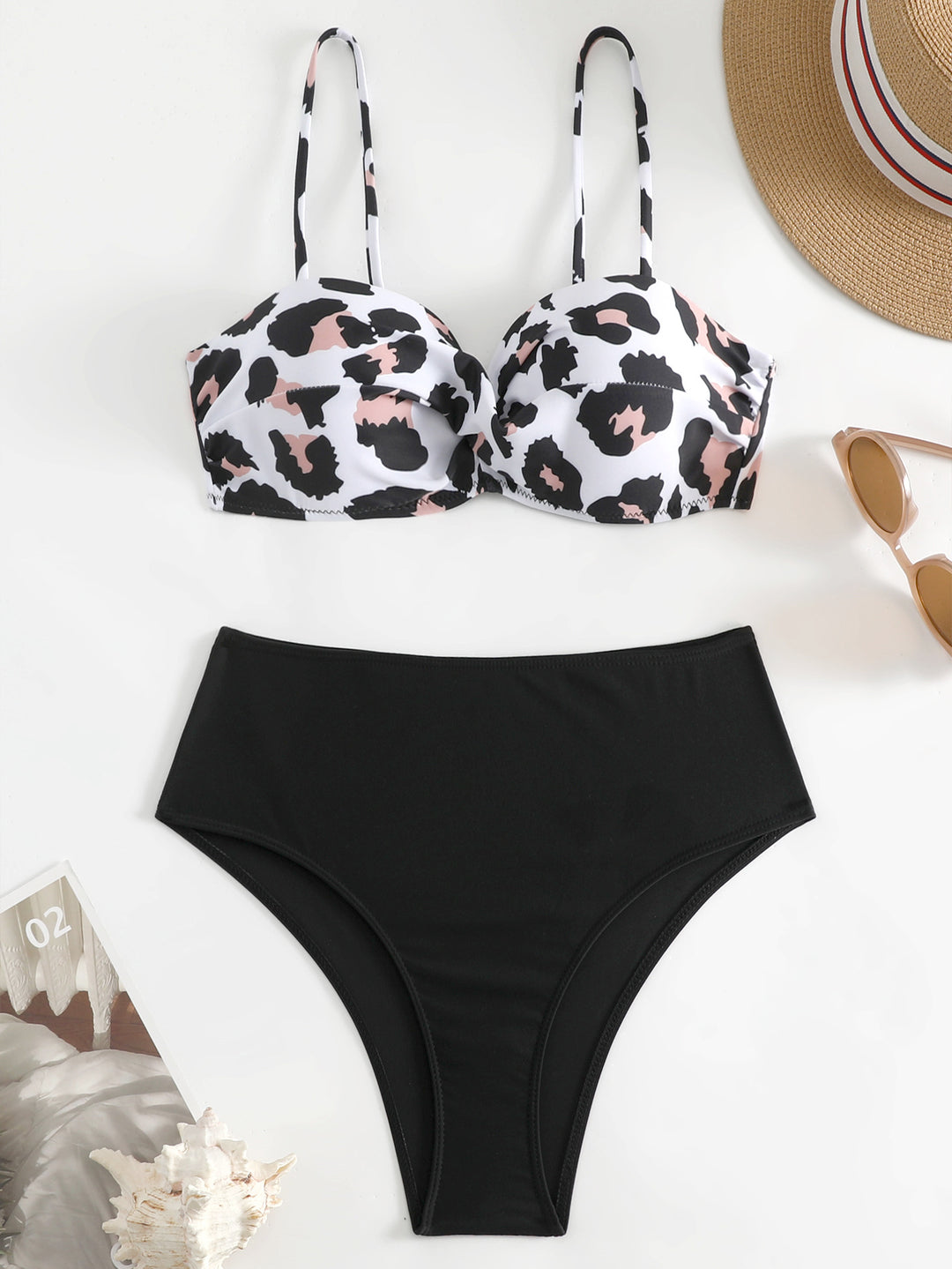 Dame bikini-sæt med moderigtig leopardmønster og højt skåret trusse Stilla