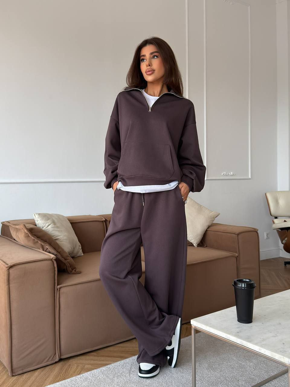 Kvinders sporty pullover med halvlukning og brede bukser Skovae