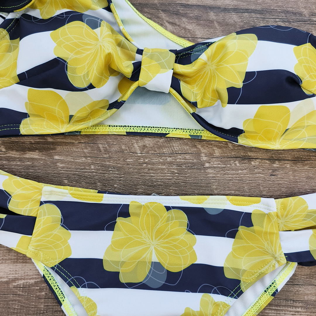 Dame bikini-sæt med voluminøse flæser og spændende blomstermønster Stilla