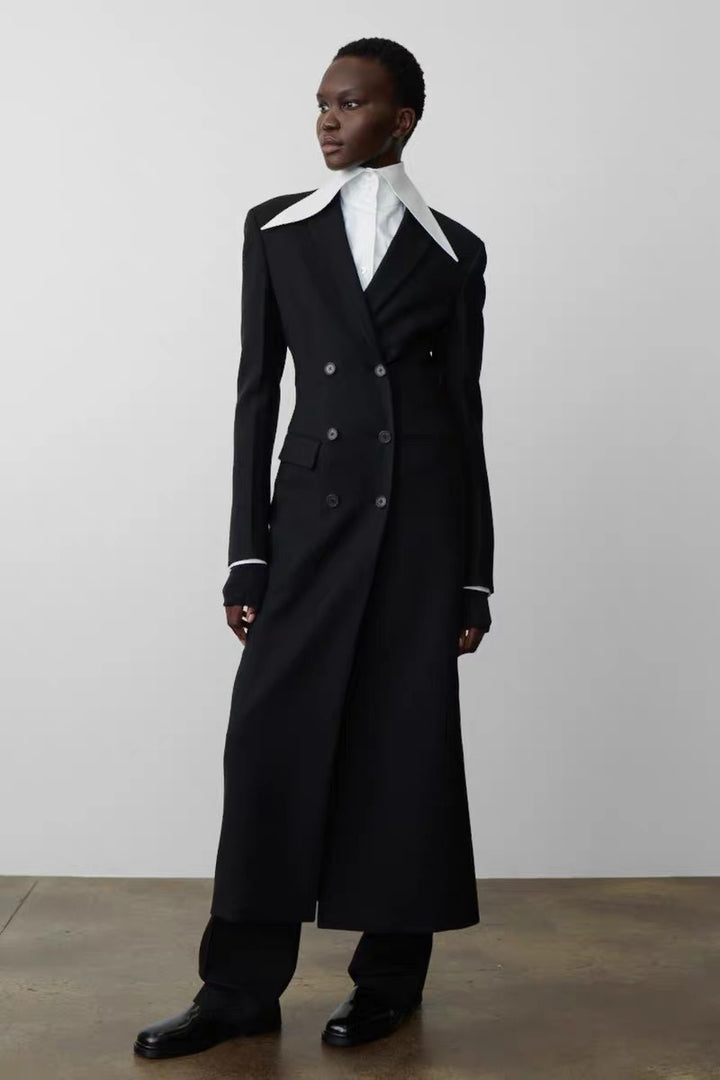 Kvinders dobbeltknappet blazer med løstsiddende drapering
