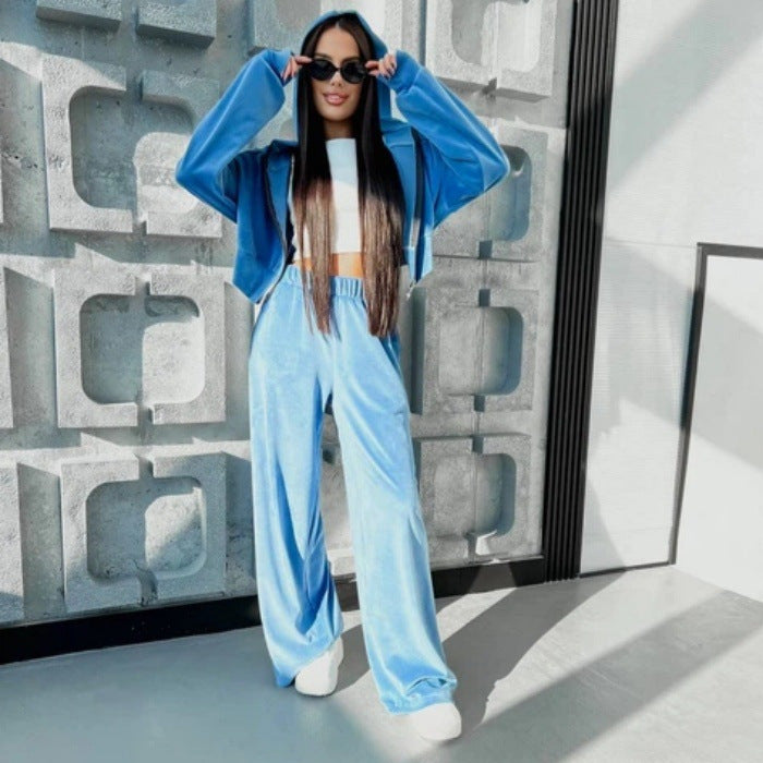 Kvinders sporty velour loungewear sæt med kort hoodie og brede ben Skovae
