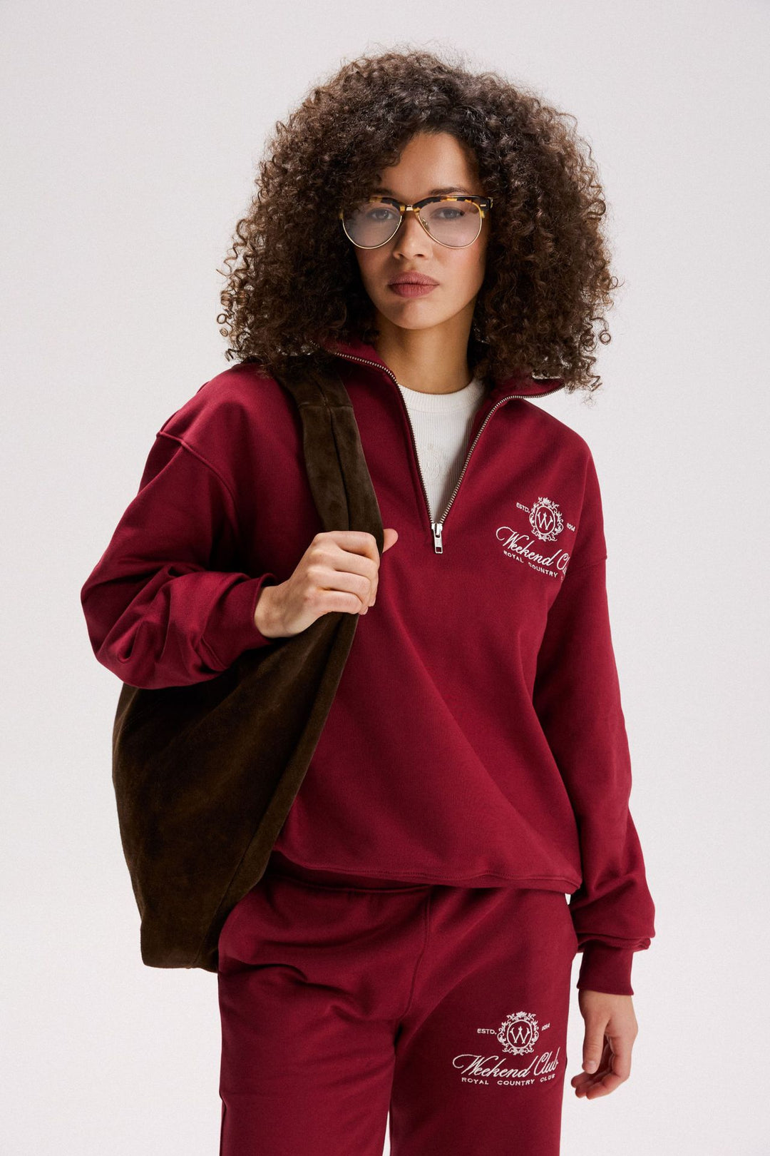 Kvindernes sporty zip-pullover med en afslappet pasform og elegant broderi Stilla