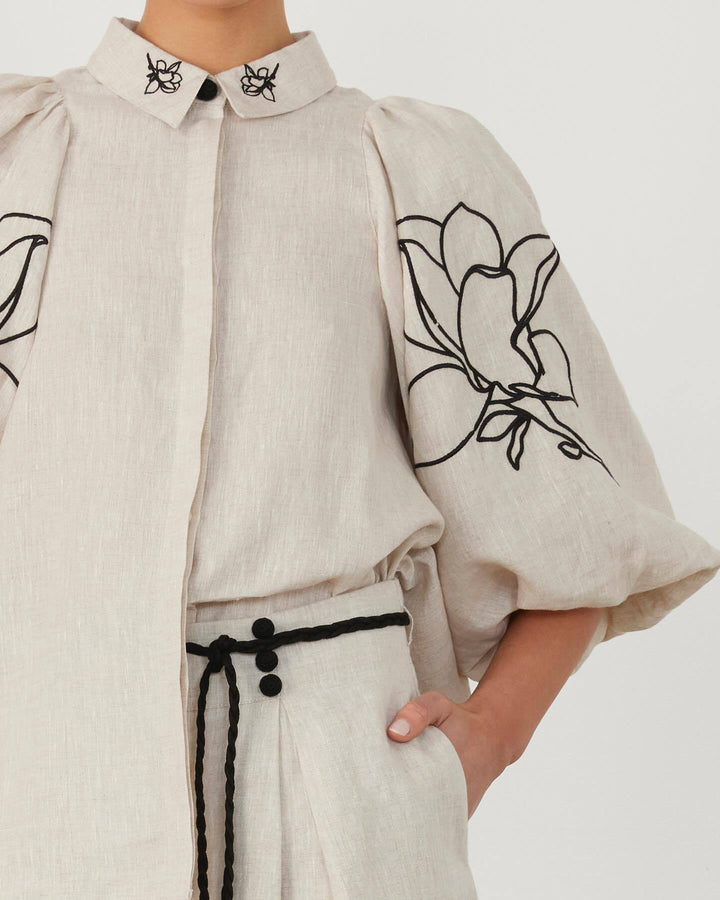 Dame Løslynt linbukser med florale broderier Skovae