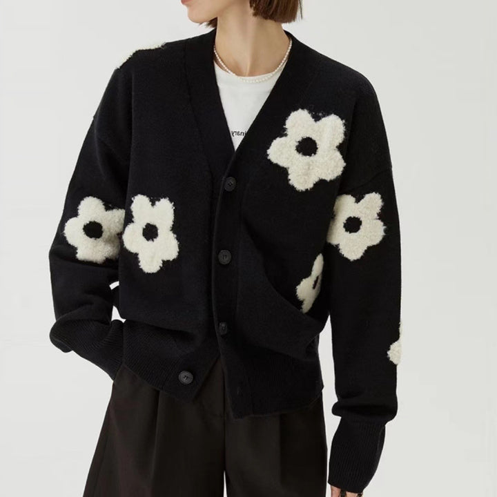 Dame cardigan med blomsterapplikationer og knaplukning Stilla