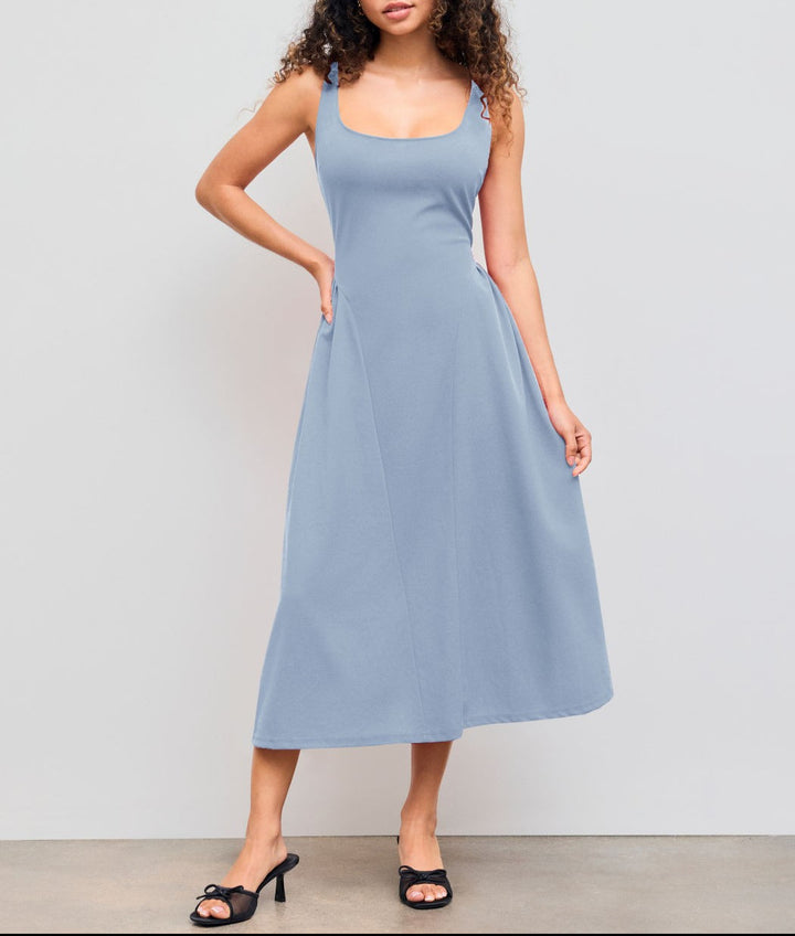 Dame maxikjole med off-shoulder design og figurvenlig pasform Skovae