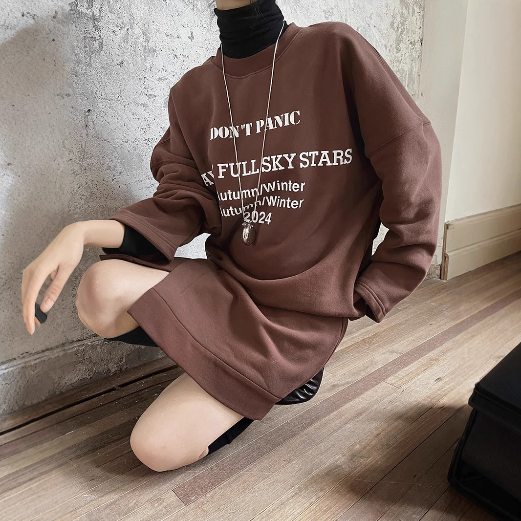Dame afslappet sweatshirt med moderne skrift og matchende bukser Stilla