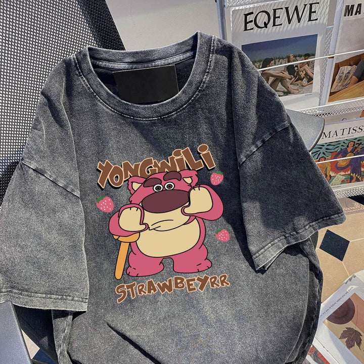 Dame T-shirt med legende cartoon-design og oversized snit Stilla