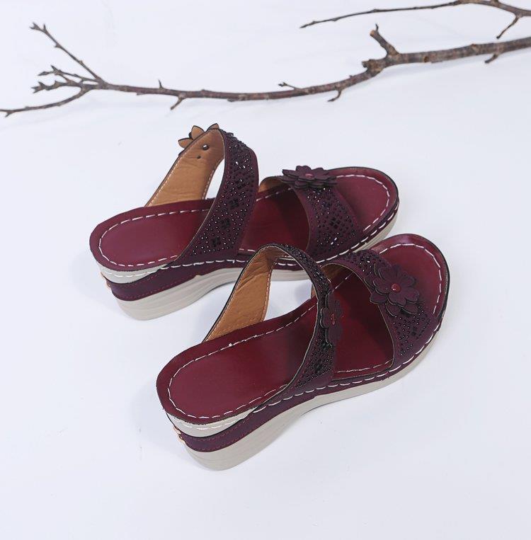 Dame Wedge-sandaler med blomstrede accenter og komfortabel sål Stilla