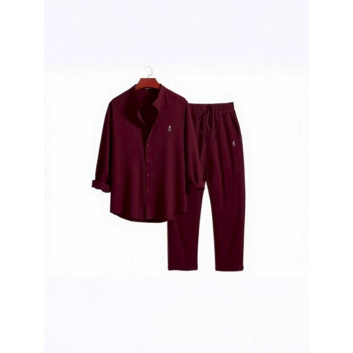 Kvinders pyjamasæt med elegant skjorte og komfortable bukser Skovae