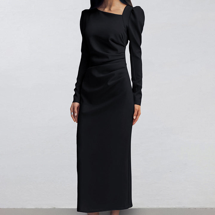 Dame Maxikjole med elegant asymmetrisk snit og raffinerede puffærmer Stilla