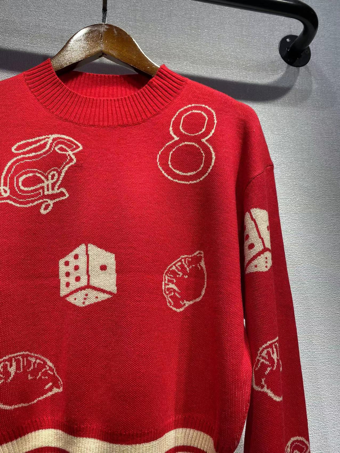 Dame striktrøje med kreativt print og sportsligt design Stilla