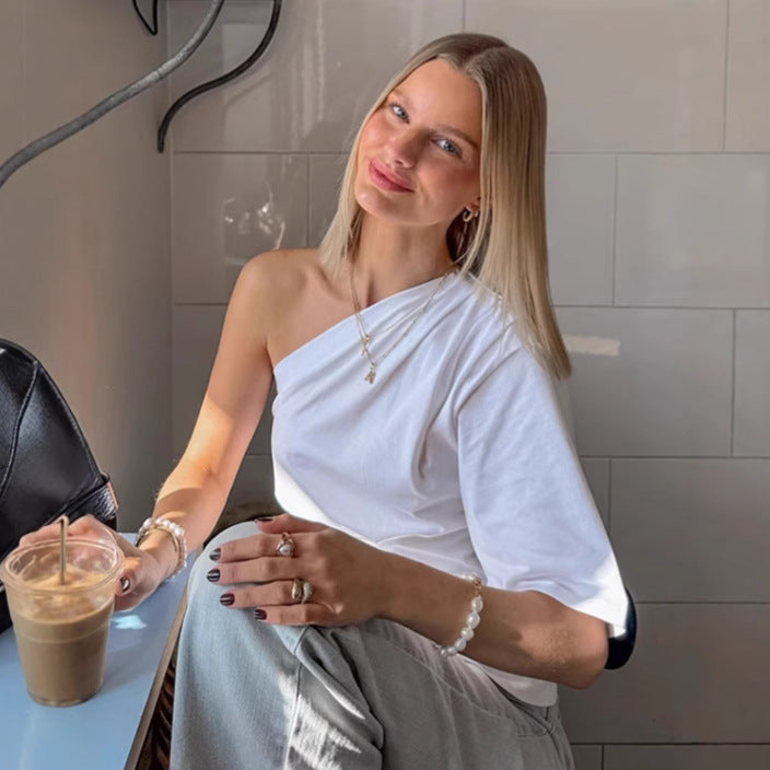 Damer asymmetrisk top med en one-shoulder design og voluminøs kant Stilla