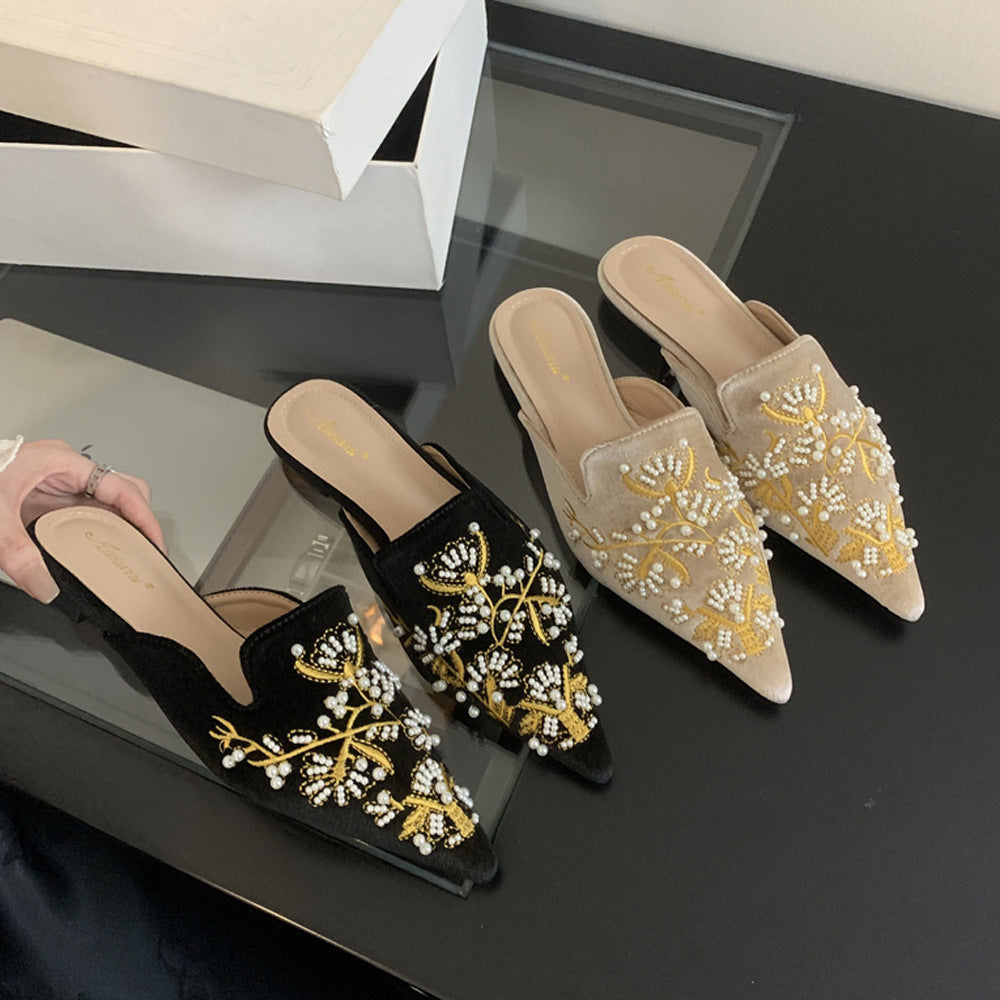 Dame Mules med elegant broderi og komfortabelt fodseng Stilla