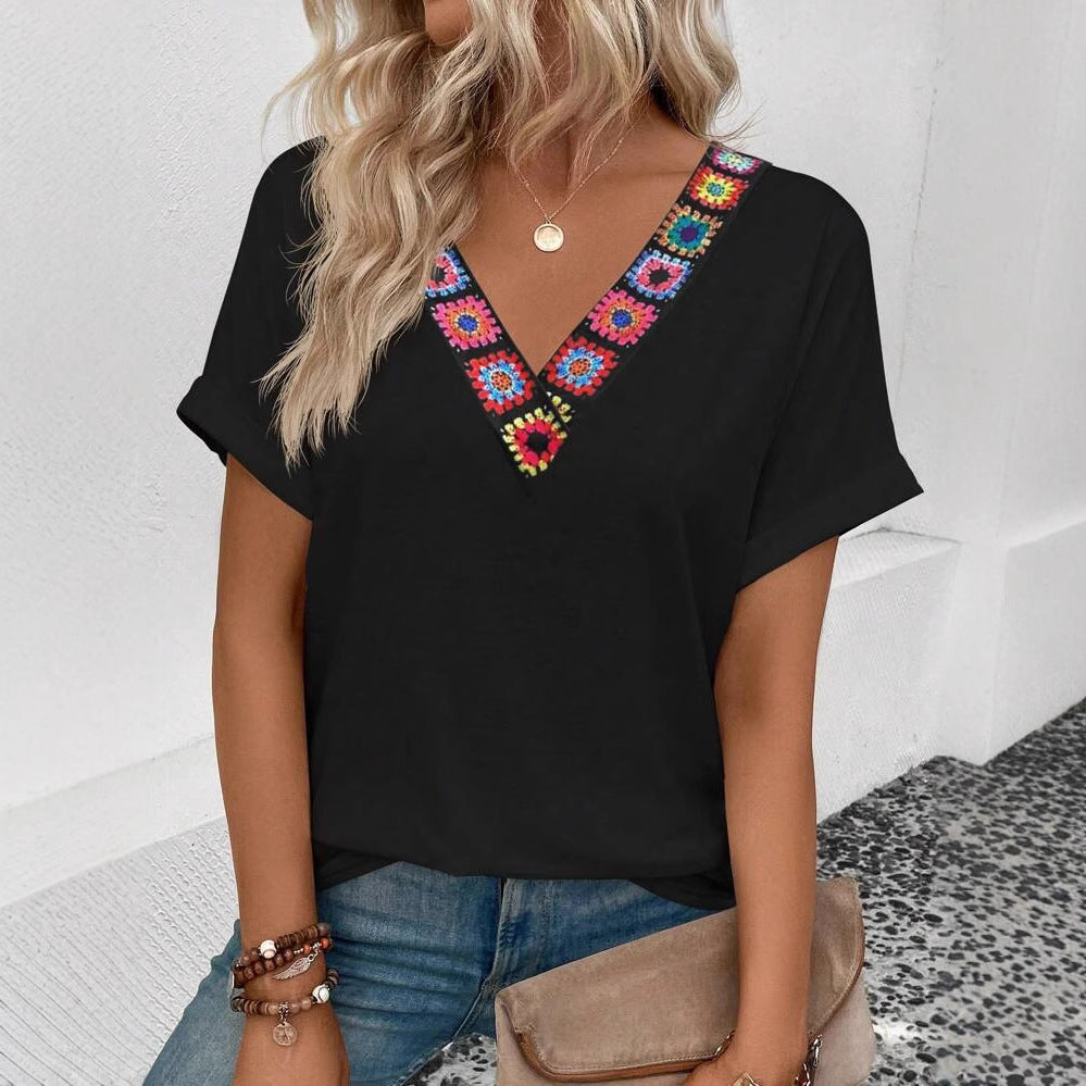 Dame V-hals T-shirt med farverigt broderimønster Stilla