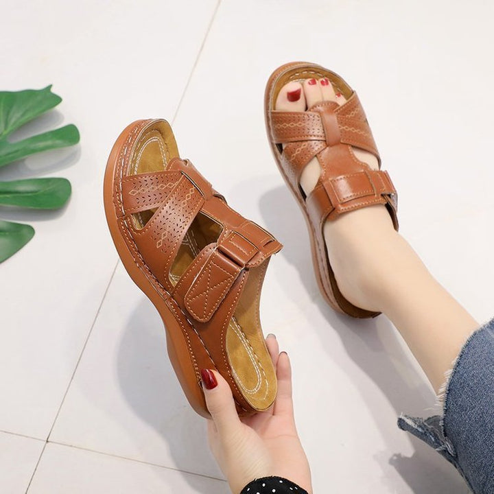 Dame sandaler med komfortable velcro-lukninger og åndbart hulmønster Stilla