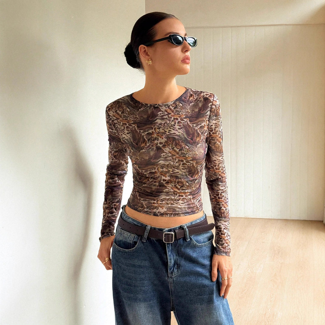 Damer nan slank Stretch-langærmet bluse i fint mesh med abstrakt dyremønster og figursyet cropped-snit Skovae