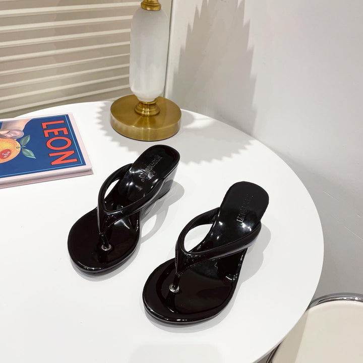 Dame Wedge-sandaler med elegant tåstrop og komfortabelt fodbed Stilla