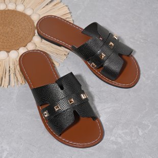 Dame Slip-On Sandaler med moderne nitaapplikationer og behagelig fodsengsdesign Stilla