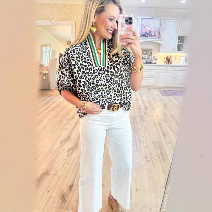 Dame moderigtigt T-shirt med leopardmønster og sporty krave Stilla