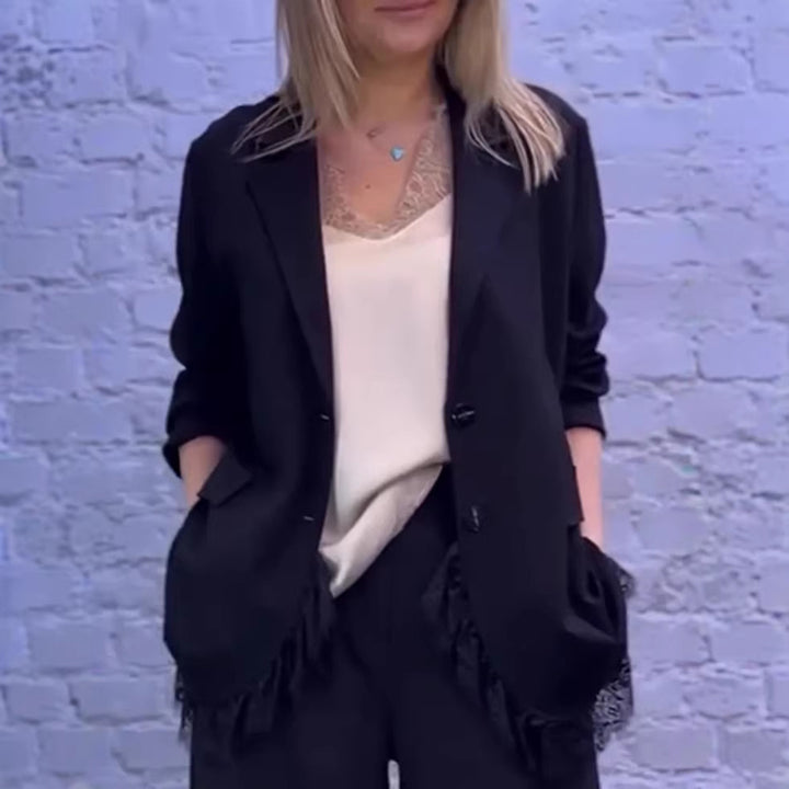 Kvindernes elegante blazerjakke med blonderdetaljer Stilla