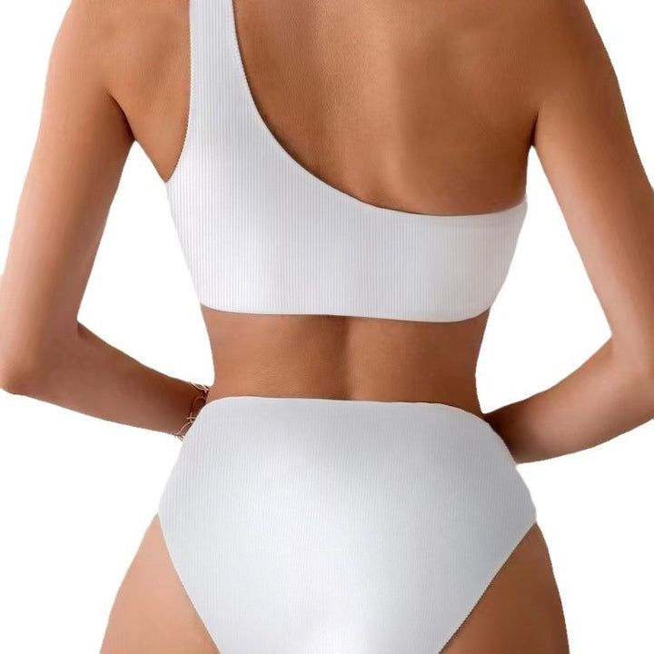 Dame Højskårede bikini-sæt med asymmetrisk top og guldsmykning Stilla