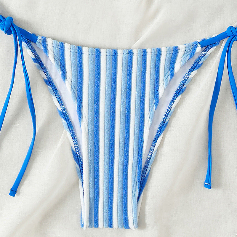 Dame triangel-bikini med raffinerede striber og legesyge sløjfer Skovae