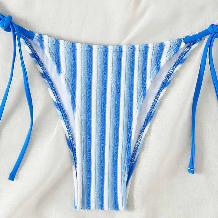Dame triangel-bikini med raffinerede striber og legesyge sløjfer Skovae