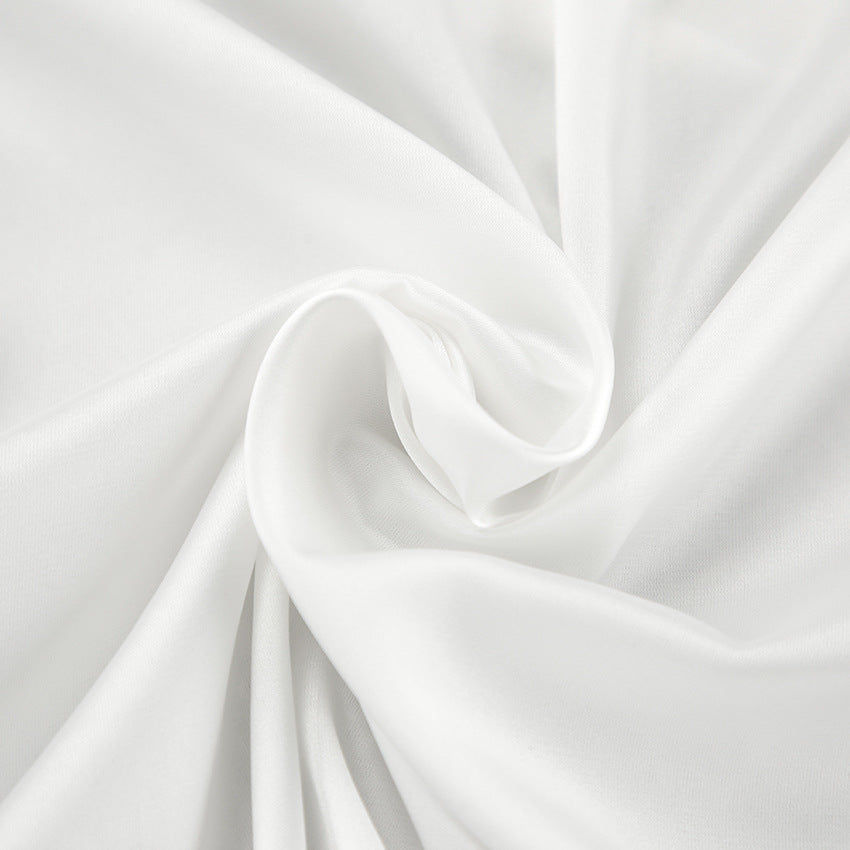 Dame satin morgenkåbe med elegante spidsdetaljer Stilla