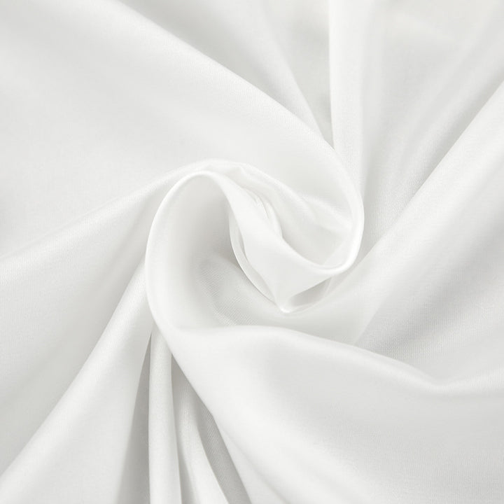 Dame satin morgenkåbe med elegante spidsdetaljer Stilla