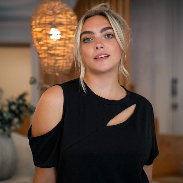Dame fashion top med innovativt cut-out design Stilla