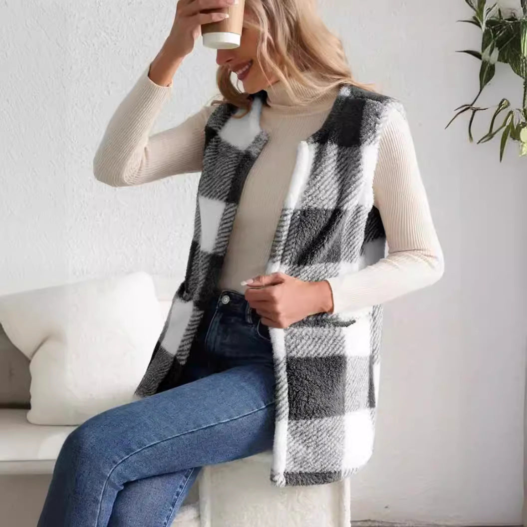 Damevest i blødt fleece i ternet design Stilla
