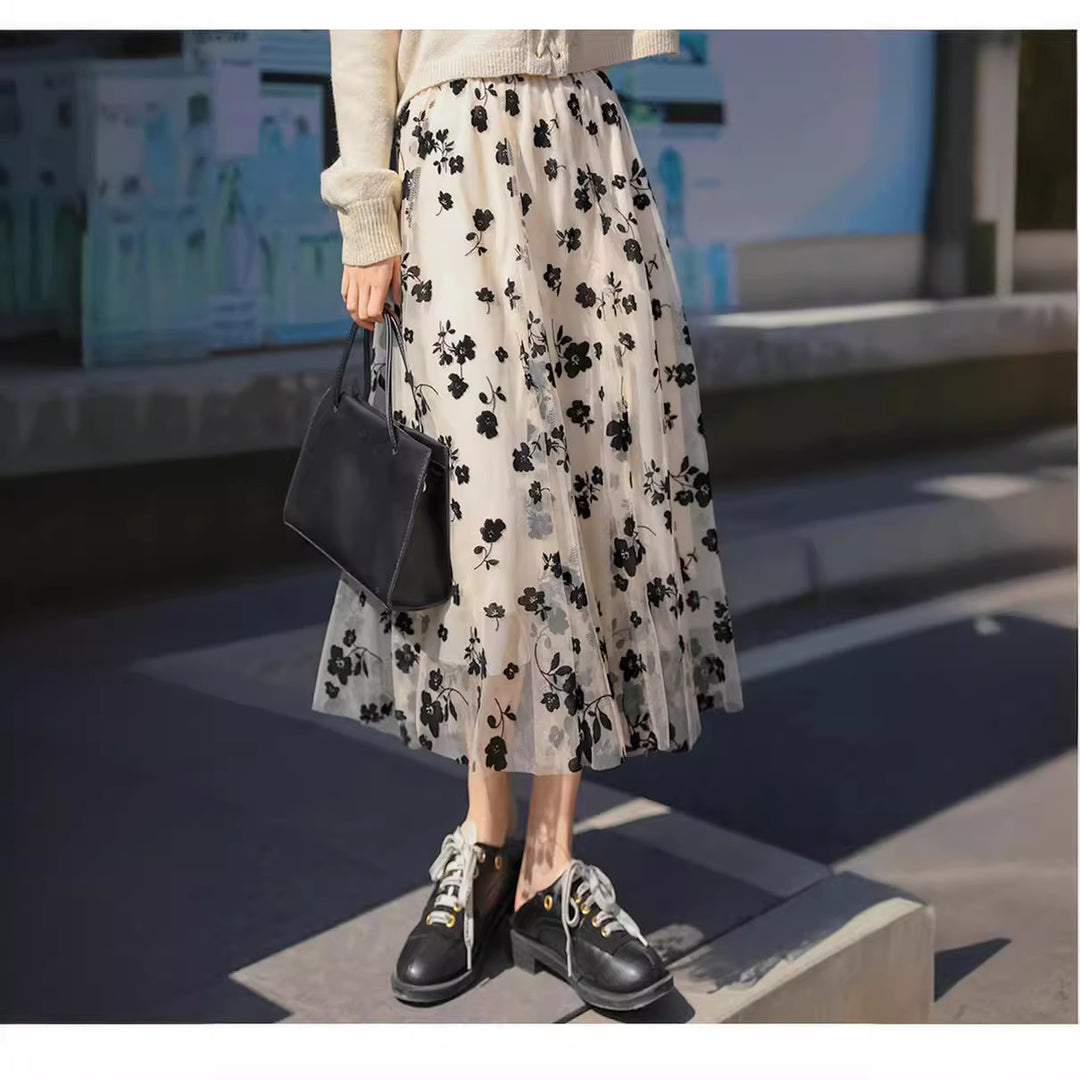 Dame Maxiskirt i gennemsigtigt tyl med blomstrede motiver Stilla