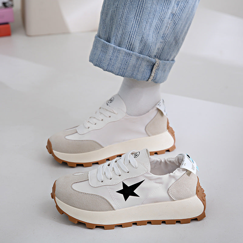 Dame Sneakers i sporty-moderne design med åndbar overfladestruktur og dæmpende sål Stilla