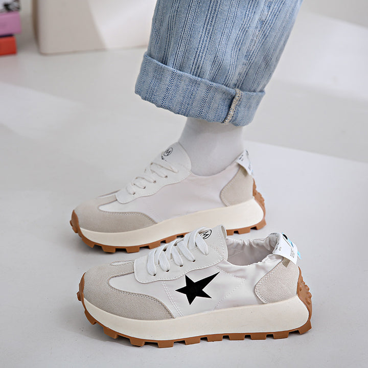 Dame Sneakers i sporty-moderne design med åndbar overfladestruktur og dæmpende sål Stilla