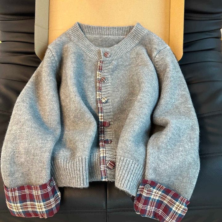 Dame cardigan med kreativ knapdesign og kontrasterende for Stilla