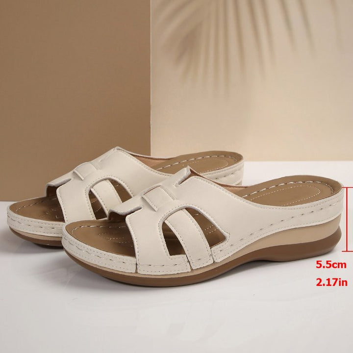 Dame komfortable slippersandaler med anatomisk fodseng og justerbare remme Stilla