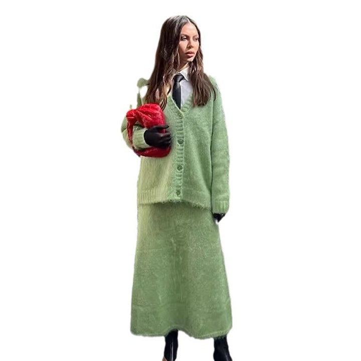 Damers elegant cardigan og nederdel af Stilla