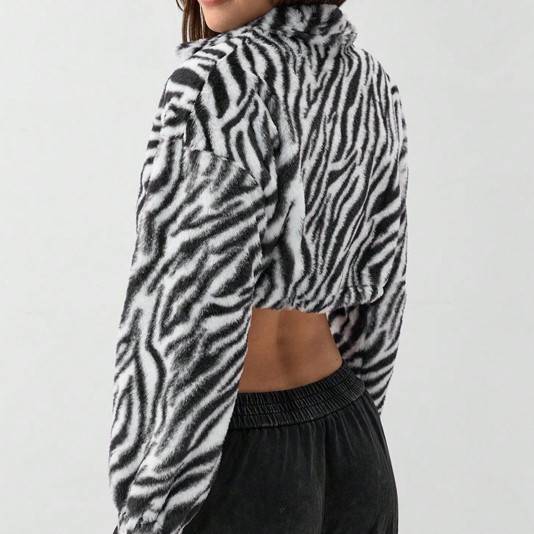 Kvinder cropped fleecejakke med moderne zebra design og elastiske manchetter Stilla