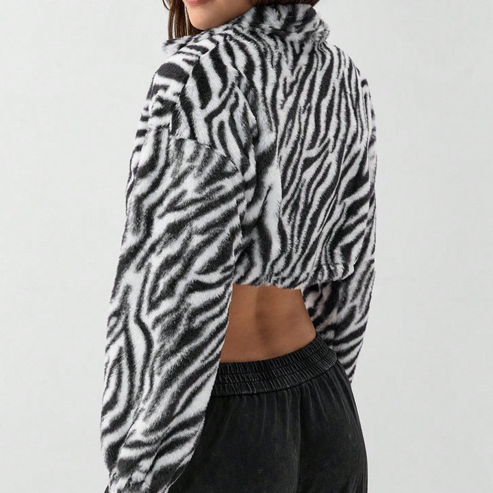 Kvinder cropped fleecejakke med moderne zebra design og elastiske manchetter Stilla