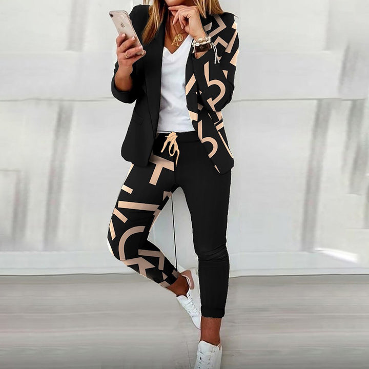 Dame Elegant og trendy blazerset med afslappede bukser Stilla