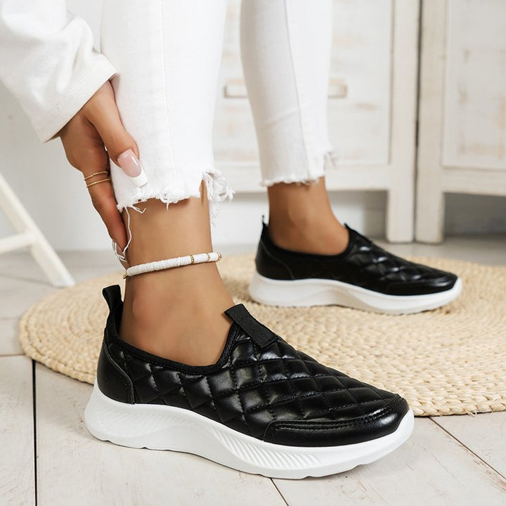 Dame Slip-On Sneakers med moderne quilt design og skridsikker sål Stilla