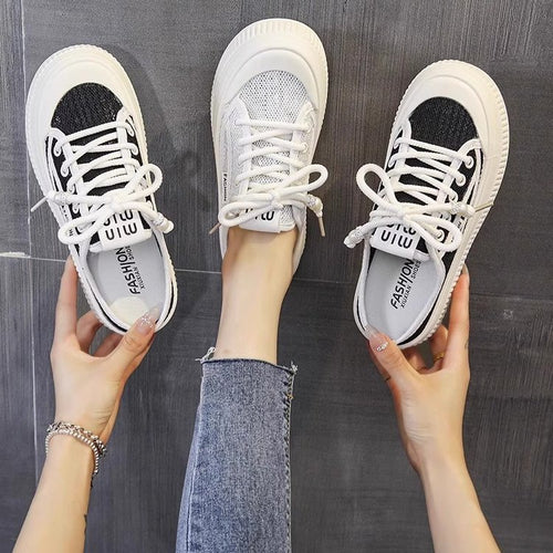 Dame Slip-On Sneakers i moderne design med luftig mesh-overflade og komfortabel plateau sål Stilla