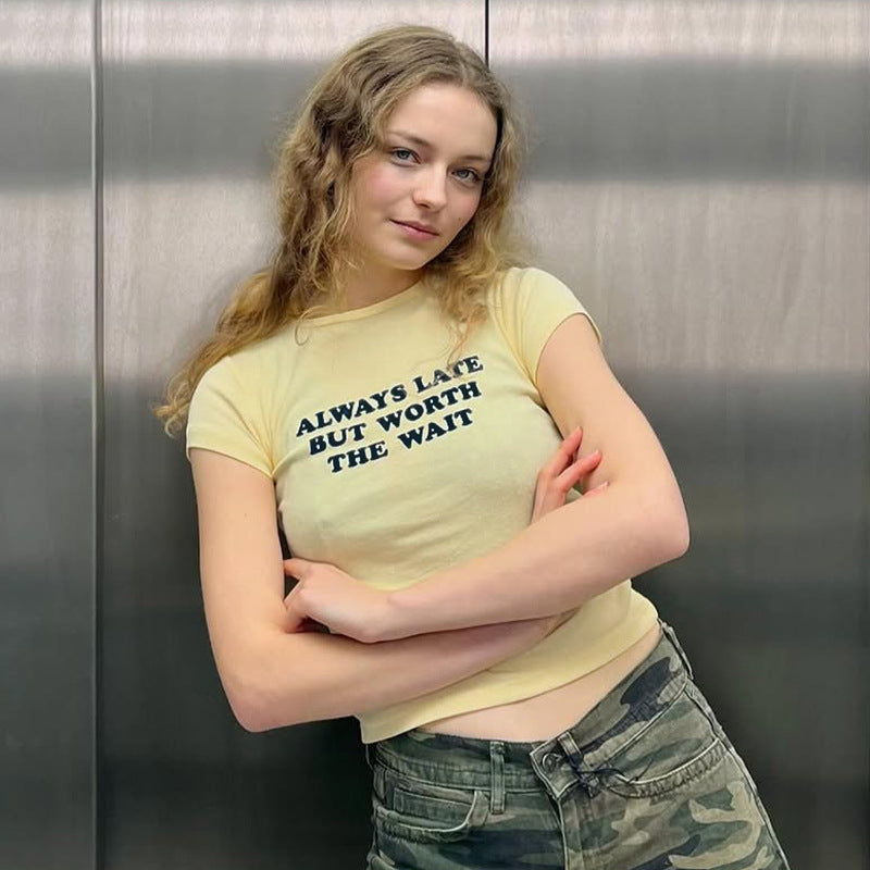 Damer Kort Statement T-Shirt med Rundhalset Udsnit Skovae