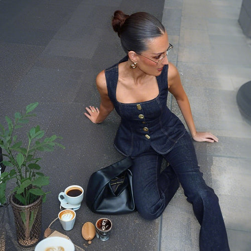 Dame Jeans-Overall med taljeret silhuet og elegante knapdetaljer