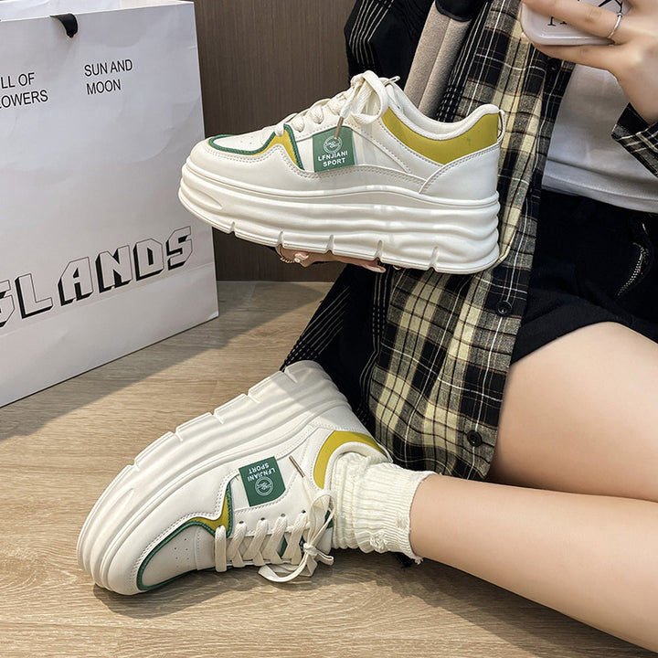 Dame Chunky Sneakers med komfortabelt såleprofil og farverige accenter Stilla