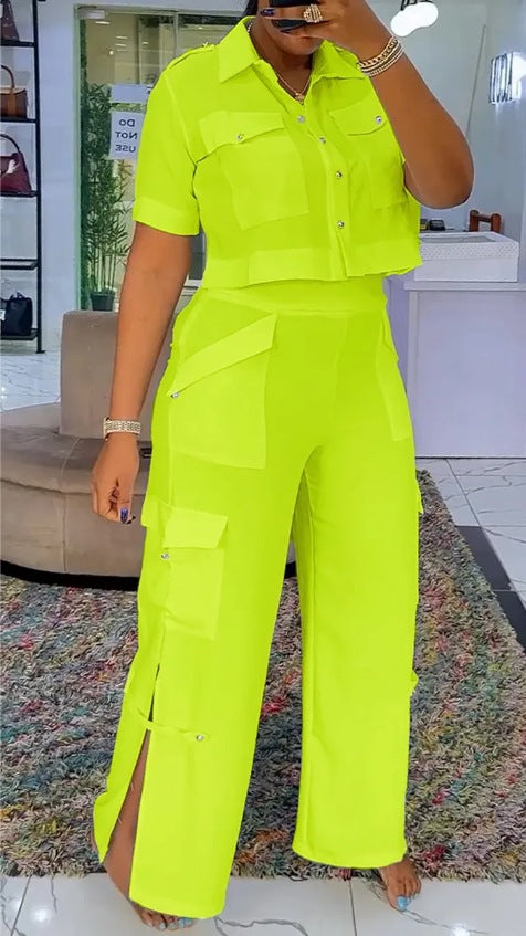 Dame nan to-delt skjorte- og cargo-bukser-sæt med kort oversized skjorte, høj talje, bredt ben og sidelægs-slitser Skovae