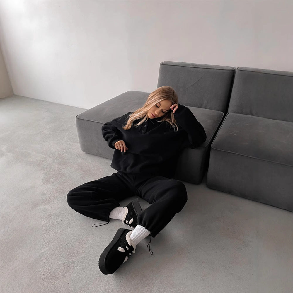 Kvinders sporty loungewear sæt med brede bukser og modeskjorte